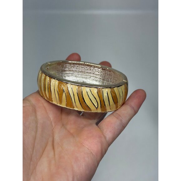 VTG 80s Zebra Stripe Pattern Enamel Clamper Bangle Bracelet Gold Tone 3" Stylish - Picture 3 of 5